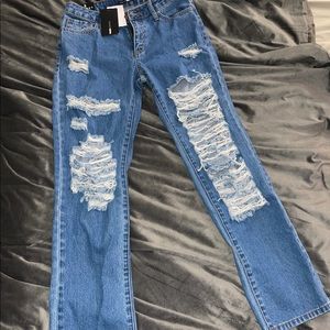 Brand new  light wash ripped mom jeans *SIZE 5
